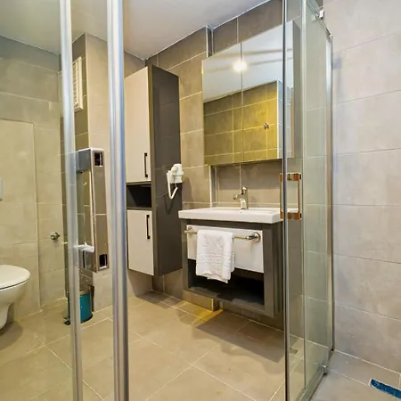Laristone Aparthotel *